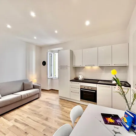 Fleur De Sel -Menton City Center Studio Apartment דירה *